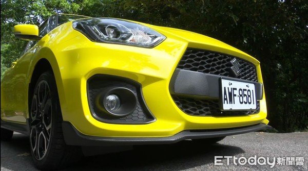 SUZUKI SWIFT Sport化身撩妹神器　進口鋼砲讓你個人質感大加分（圖／記者游鎧丞攝）