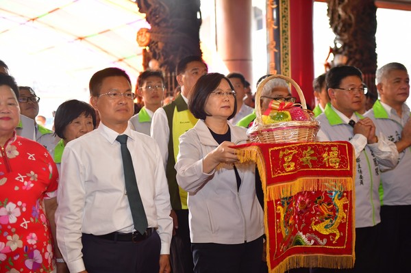 ▲▼總統蔡英文為彰化縣長魏明谷站台。(圖/民進黨提供)