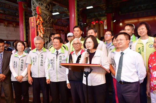 ▲▼總統蔡英文為彰化縣長魏明谷站台。(圖/民進黨提供)