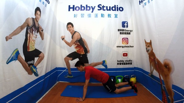 ▲5動作剷肥肉。(圖/胡孝新教練提供)