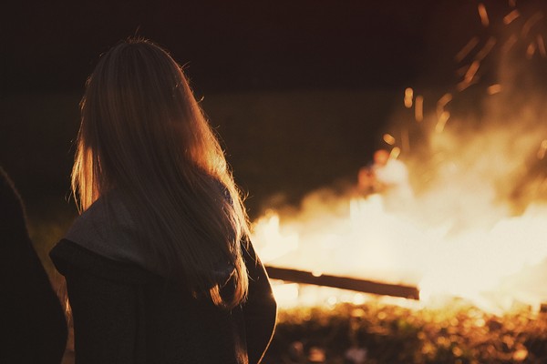 ▲▼ 火,女孩,火焰,大火,金髮。（圖／取自免費圖庫pixabay）