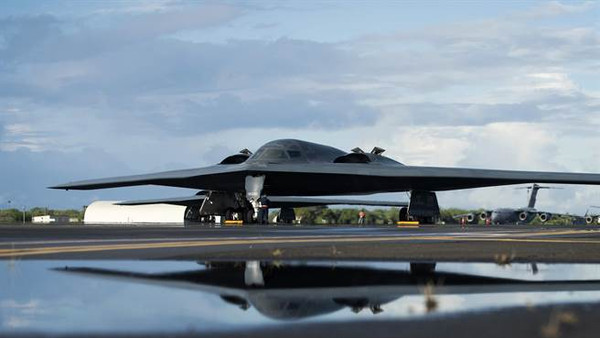 ▲▼B-2隱形戰略轟炸機抵達夏威夷，將與F-22進行聯合演練。（圖／美國空軍）
