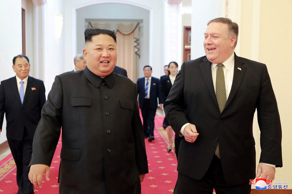 ▲美國國務卿蓬佩奧（Mike Pompeo）與北韓領導人金正恩會談和午宴。（圖／路透社）
