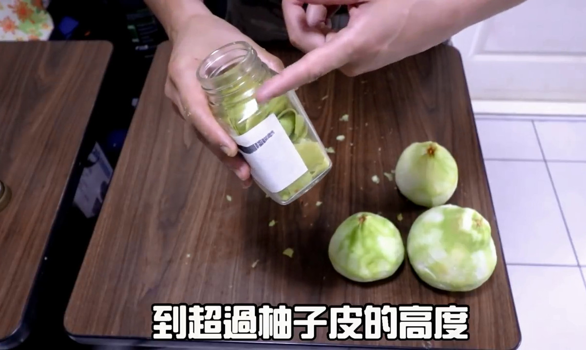 ▲▼天然柚子皮清潔液。(圖/翻攝自阿戎粉絲專頁)