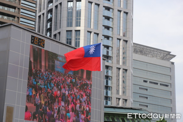 ▲▼慶祝雙十國慶，新北市政府在市民廣場舉辦升旗活動,朱立倫,侯友宜 。（圖／記者歐昶廷攝）