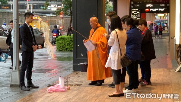 ▲▼南京東路招魂。（圖／記者柳名耕攝）