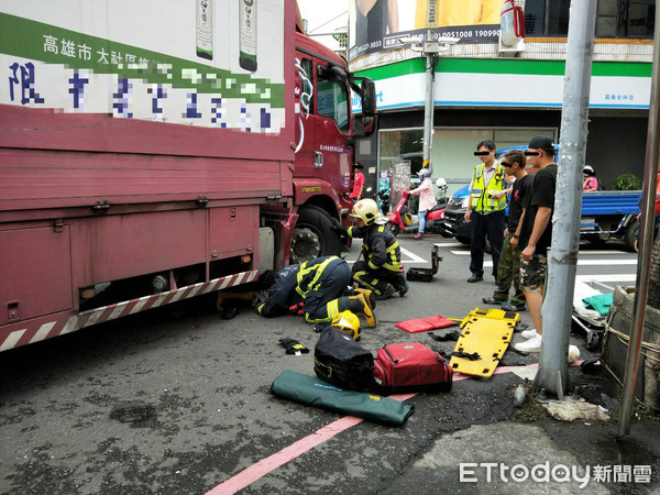 ▲▼台林街和義教街口發生大貨車和腳踏車的事故。（圖／記者宋德威翻攝）