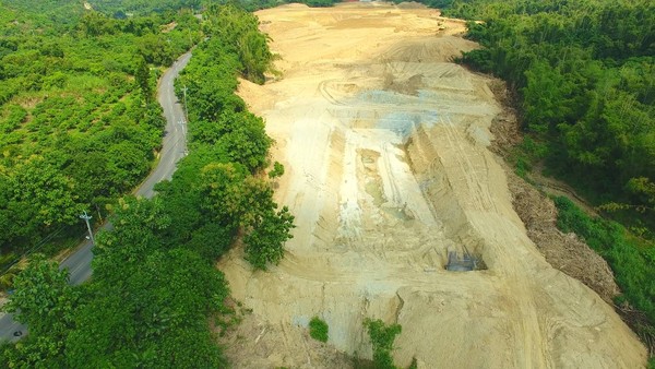 ▲台南曾文溪水質水量保護區的山坡農地遭大規模整地。（網友提供，下同）