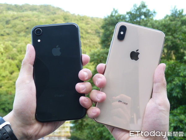 ▲▼iPhone XS、收購iPhone-iPhone XR比較。（圖／記者邱倢芯攝）