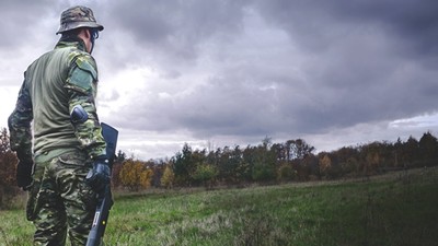 新兵抽菸遭老兵狂毆　逃脫軍旅生活後性情異常　送貨掉入魚塭溺斃