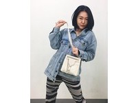 作為一名IPSS，她公開這天的＃OOTD（每日穿搭）標註了TOD’S，省了粉絲找巨星行頭的時間，還成功行銷自己的新行頭，薑是老的辣，超級巨星果然厲害。