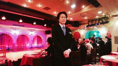 日本前第一男公關「1晚收入675萬」　如今在餐廳擦桌送客