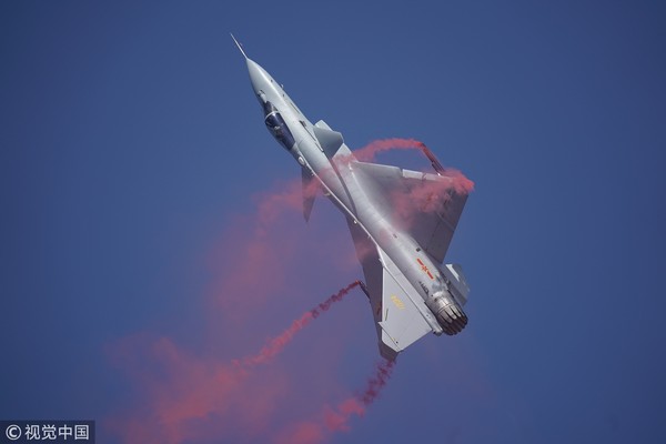 ▲ ▼ vector checker 歼 -10B flying against the air. (Figure / CFP)