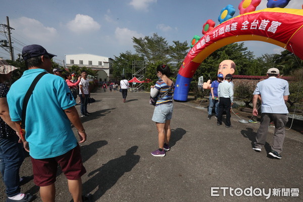 ▲▼國民黨高雄市長候選人韓國瑜8日晚將前進大旗山地區，在高美醫專舉辦造勢活動，現場大批人潮湧入。（圖／記者宋德威攝，下同）