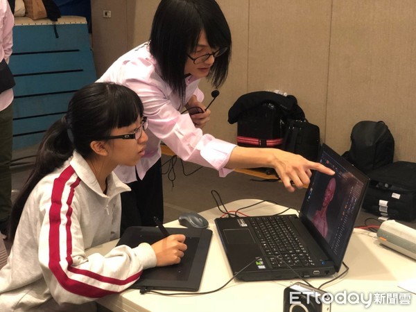 ▲台南市光華高中與日本電子專門學校師生相互交流。（圖／光華高中提供）