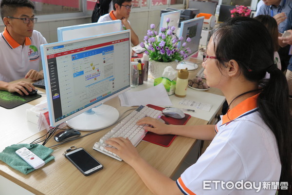 ▲▼大陸農村透過直播、搭建電商銷售通路方式,協助農產品外銷。(圖/記者陳政錄攝)