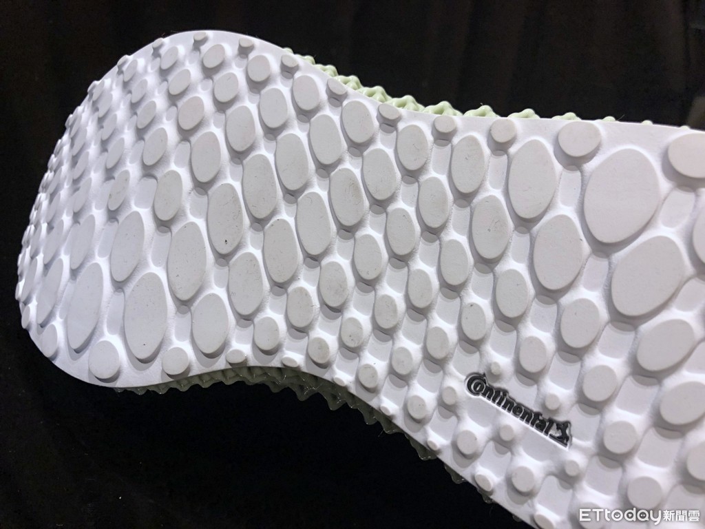 ▲adidas AlphaEDGE 4D跑鞋開箱（圖／記者楊坊士攝）