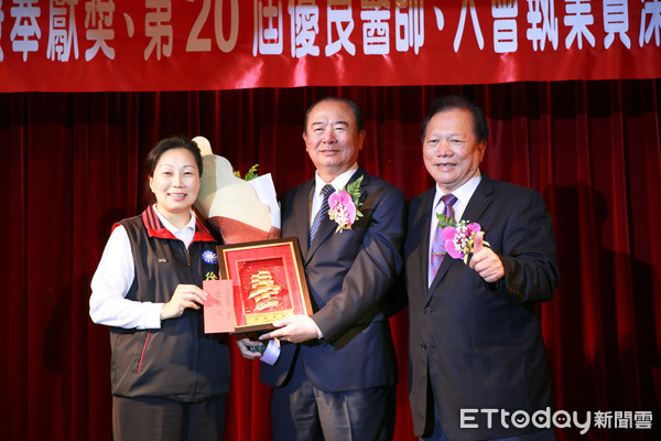 ▲「有福的人走進去」深耕花蓮防癌16年 許文林獲醫療奉獻獎。(圖/花蓮慈院提供)