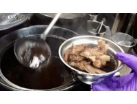 除了藥燉排骨，「招牌麵線」、「冠軍米麵條」和「藥燉羊肉湯」都是店裡的人氣商品。