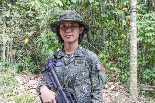 行軍培養團隊默契　湯銘安運用繩索技能展長才