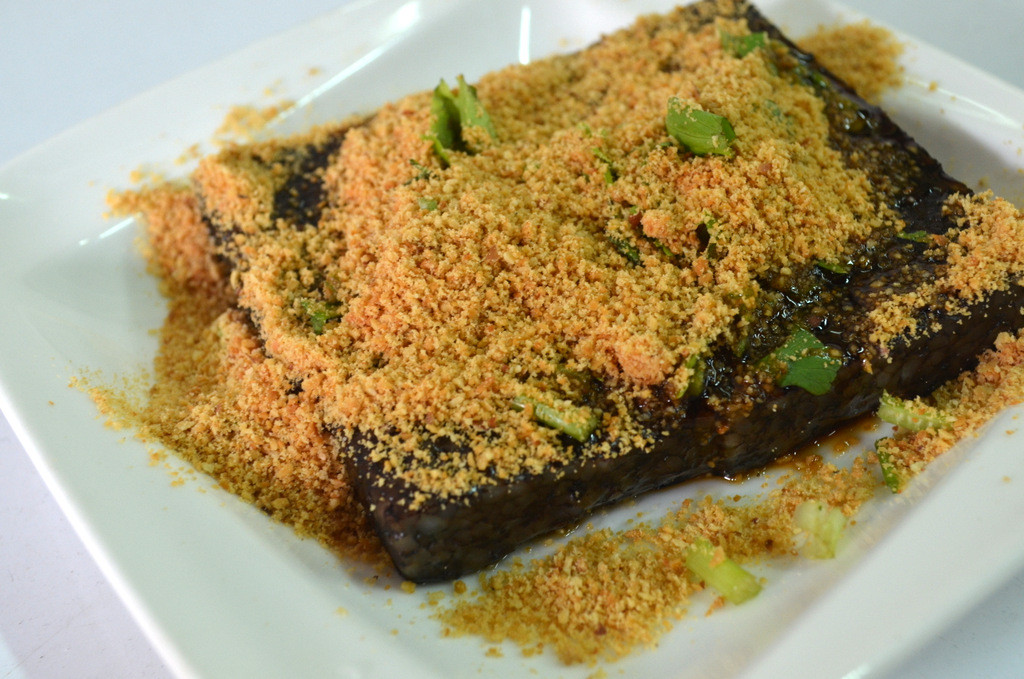 新老闆接手經營 九品香豬血糕三峽老街再飄香。實習記者邱韻蓉/攝