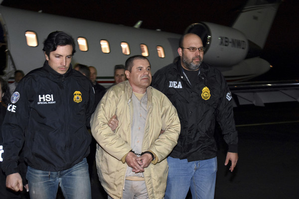 ▲▼毒梟古茲曼在去年，由墨西哥被引渡到美國受審。（圖／達志影像／美聯社）