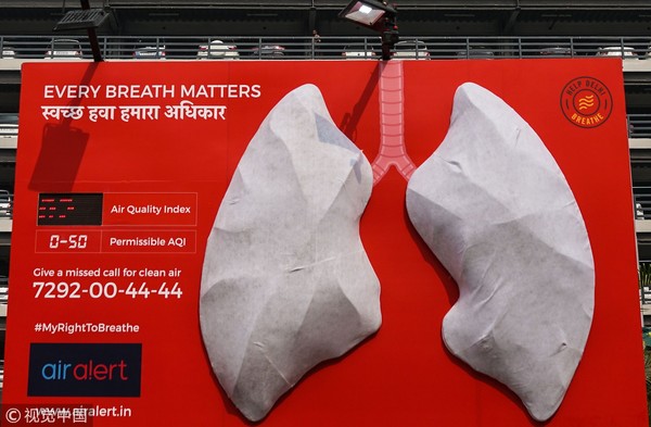 印度醫院掛巨型人工肺，不到10天變深褐色。（圖／CFP）