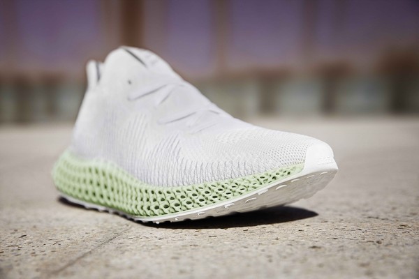 ▲adidas正式發佈革命性4D中底科技，跑鞋ALPHAEDGE顛覆當代製鞋趨勢。（圖／品牌提供）