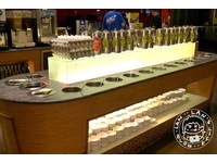 醬料區提供雞蛋，顧客可以自行過濾蛋清加再自己的醬料內。