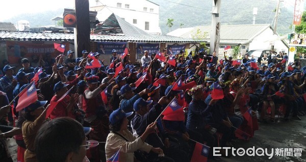 ▲馬英九馬不停蹄從金門飛到台東為國民黨台東縣長候選人饒慶鈴造勢拜票。（圖／饒慶鈴辦公室提供，下同）