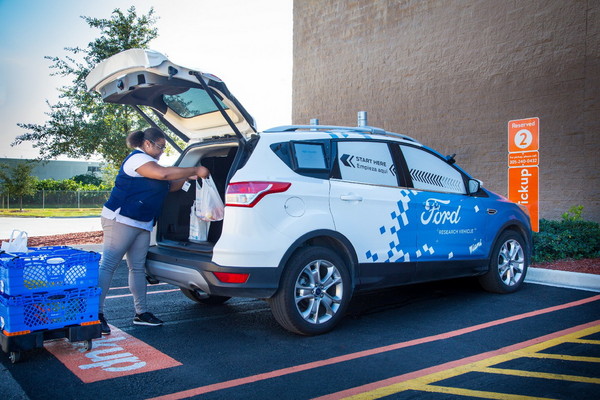 ▲▼買菜免出門！Ford與Walmart合作　無人自駕車宅配到家送貨到府。（圖／翻攝自Ford）