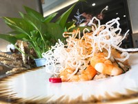 ▲▼台式爆炒鮮蝦燉飯結合台式與泰式的料理元素。（圖／記者陳建竹攝）