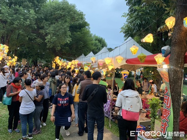 ▲前總統馬英九由黃健庭邀請前往參與慢食節活動,馬英九對台東多樣的山海飲食文化及風情頻頻稱讚。(圖/台東縣政府提供,下同)