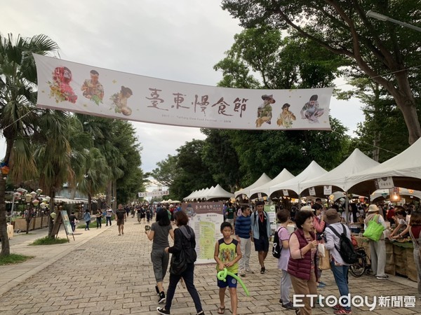 ▲前總統馬英九由黃健庭邀請前往參與慢食節活動,馬英九對台東多樣的山海飲食文化及風情頻頻稱讚。(圖/台東縣政府提供,下同)