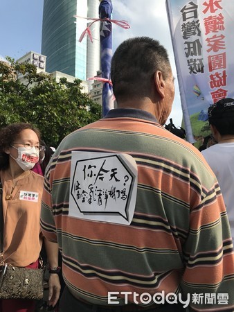 ▲ Taichung anti-air pollution display, attracted more than 4,000 people in front of their public square. (Picture / reporter Chen Yu photo)