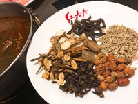 麻辣鍋用了20種中藥材。