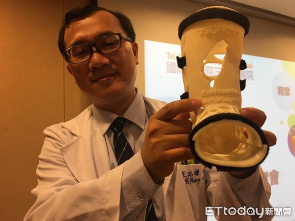 ▲骨折9年「長短腳15公分」 三總幫蒙古男孩找到真正原因 。(圖/記者嚴云岑攝)