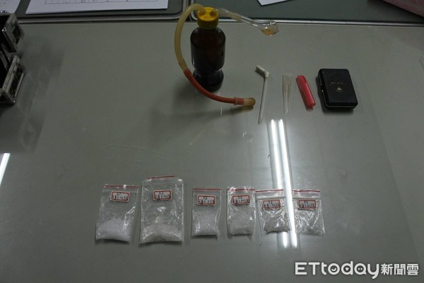 ▲偷樹賊被警方找上門,卻被發現手上持冒煙吸食器當場人贓俱貨。(圖/記者陳凱力攝)