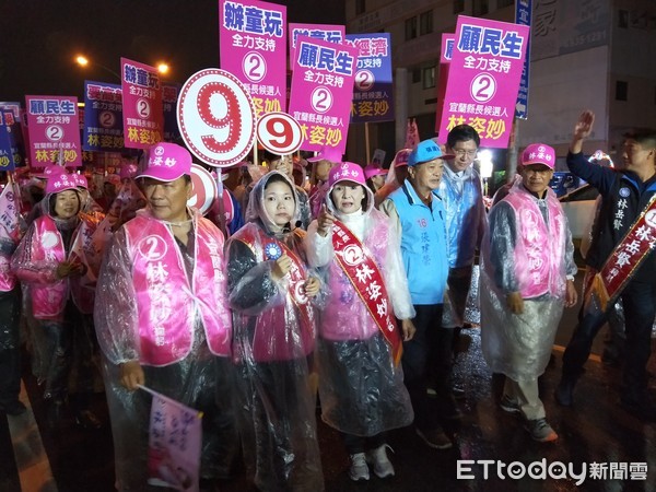 ▲林姿妙千人掃街隊伍,是浩浩蕩蕩從溪北競選總部出發。(圖/記者游芳男攝,下同)