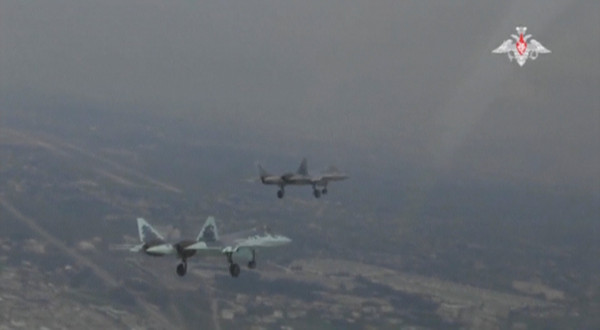 ▲▼俄羅斯SU-57在敘利亞進行飛行演練。（圖／路透社）
