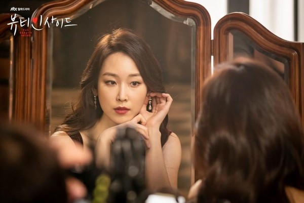 近幾年挑戲精準的徐玄振,在《愛上變身情人》展現迷人多變的演技。(愛奇藝提供)