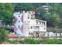 ▲▼ 五峰鄉溫泉區。（圖／小腹婆大世界提供）