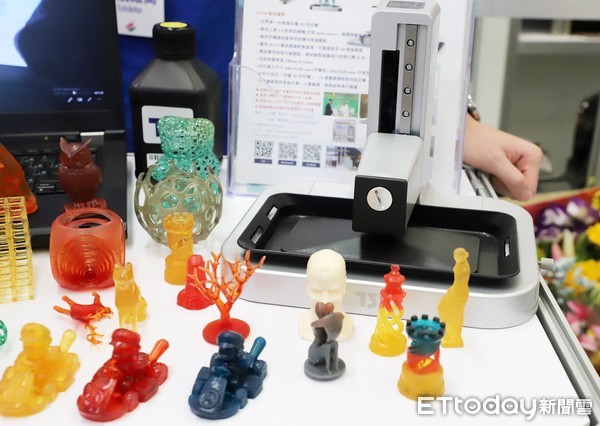 ▲▼台科大師生創業團隊「台科三維」首創手機3D列印機。（圖／台科大提供）