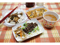 ▲▼台中素芬芳素食。（圖／NINI AND BLUE玩樂食記 提供）