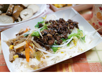 ▲▼台中素芬芳素食。（圖／NINI AND BLUE玩樂食記 提供）