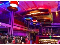 畫堤世界秉持「秀」理念，每天晚上7:00到11:30由在地歌手、樂團輪番駐唱。
