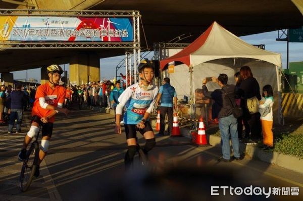 ▲全國獨輪好手聚桃園西濱快競賽。(圖/曾文敬提供)