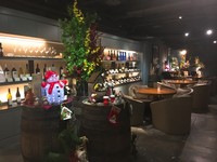 配合聖誕佳節，店內已完成聖誕佈置。
