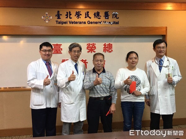 ▲車禍氣血胸「右上肢癱軟」 叢神經重建讓她順利「舉手」。(圖/記者嚴云岑攝)