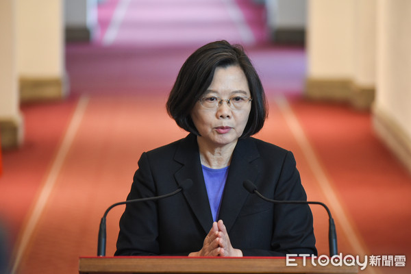 ▲▼總統蔡英文首次在總統府迴廊針對時事發表談話。(圖/記者林敬旻攝)